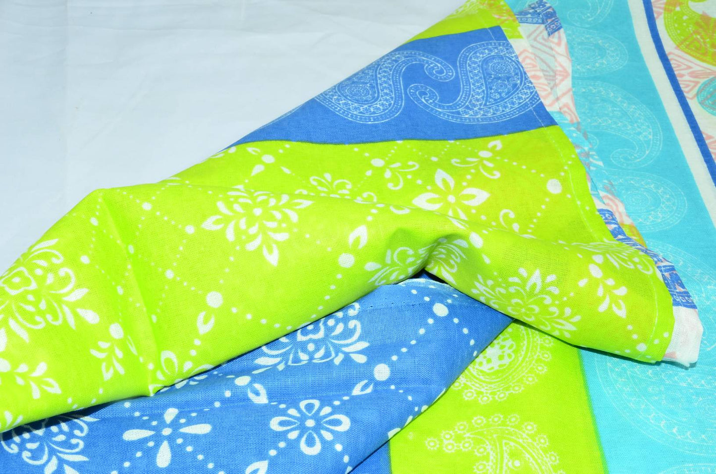 Royal Multicoloured Polycotton 1 Double Bedsheet & 2 Pillow Cover