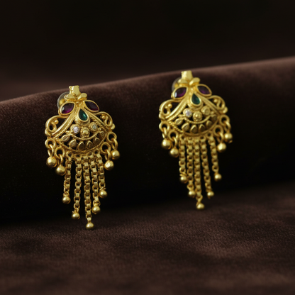 Pair of earrings with green gemstones