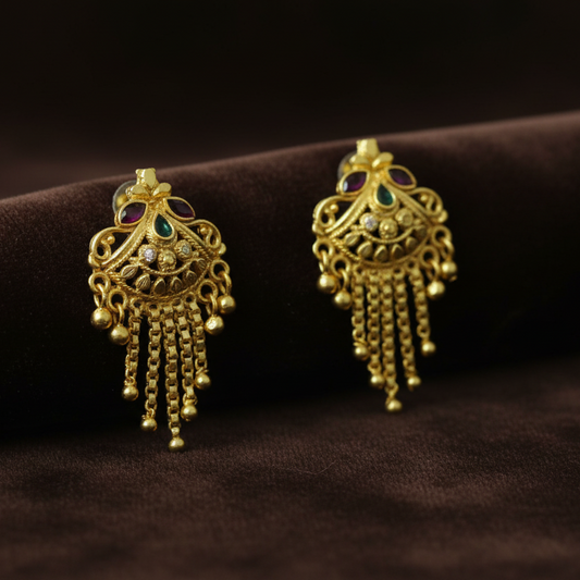 Pair of earrings with green gemstones