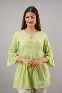 Women's Green Solid Cotton Straight Kurti